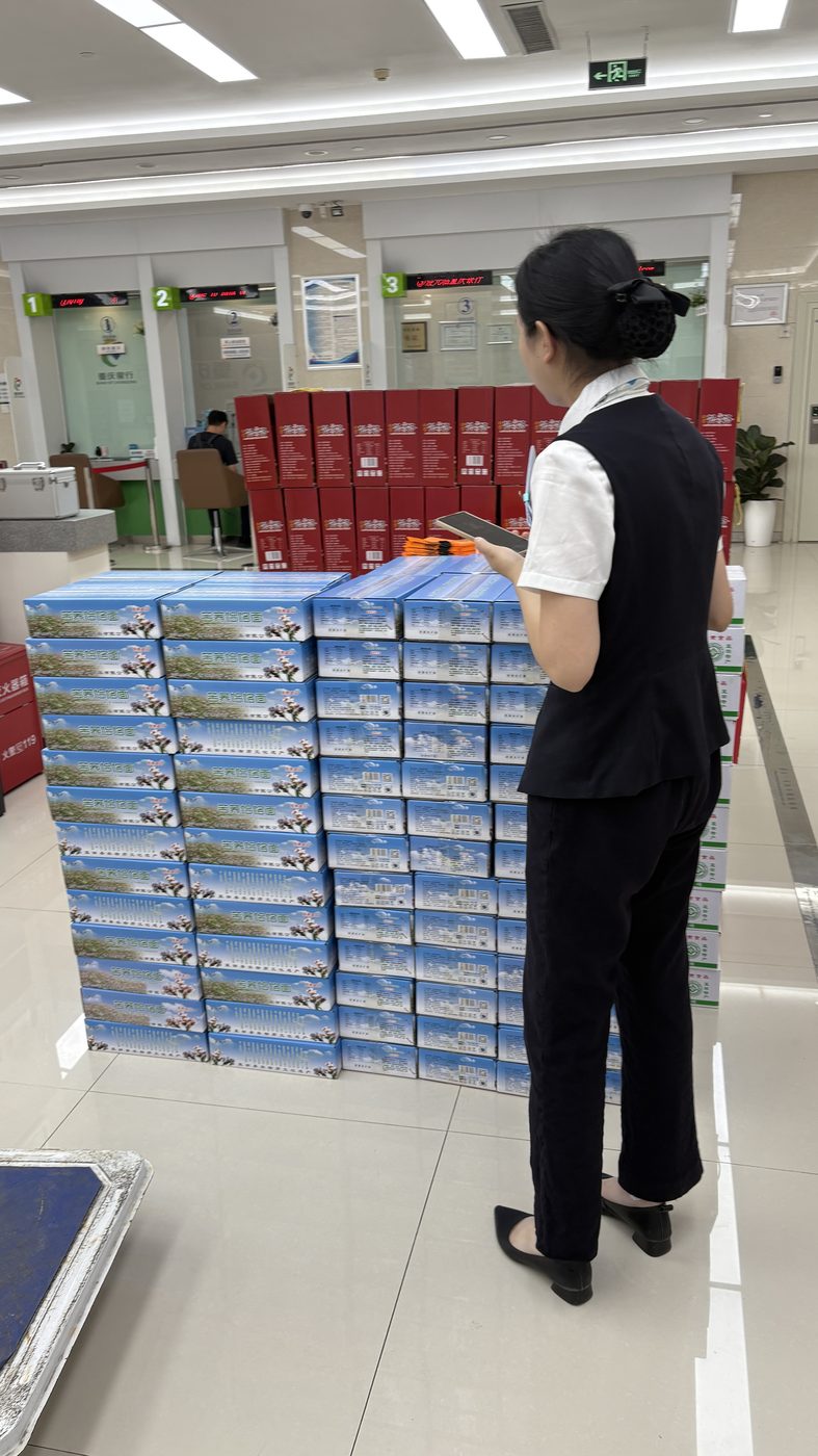银行客户节礼交付现场